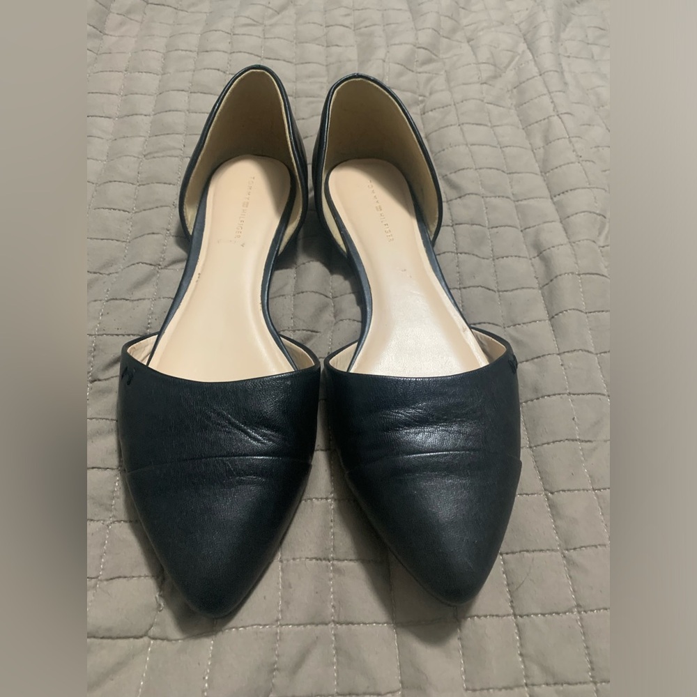 Beautiful Tommy Hilfiger women’s flats size 9.5